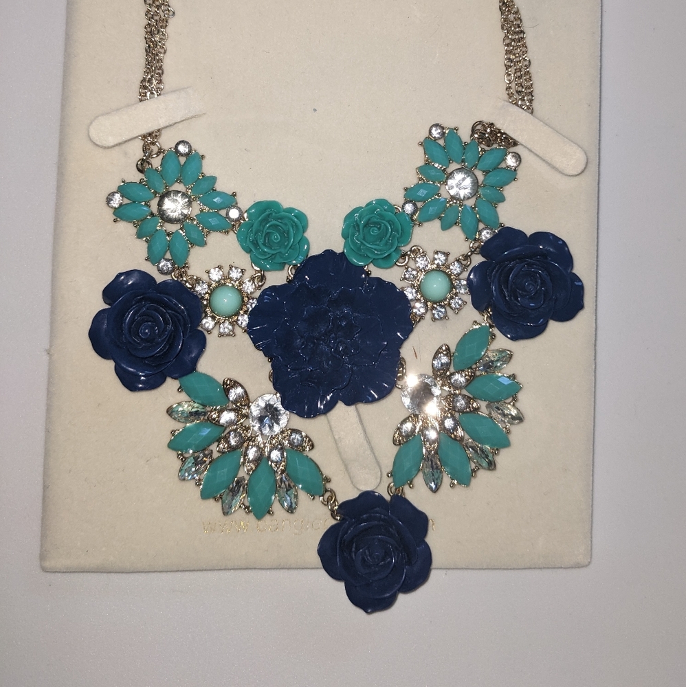 Gorgeous statement bib necklace!